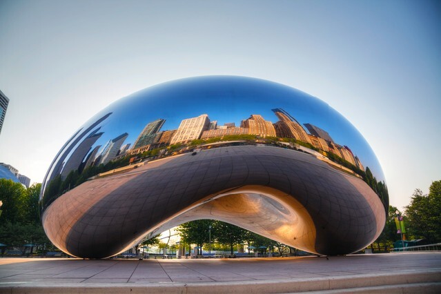 Cloud Gate sculpture in Millenium park